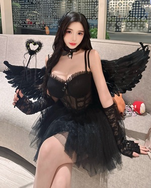 Amber Na nude 3