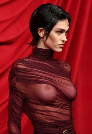 Amelia Gray Hamlin nude 10