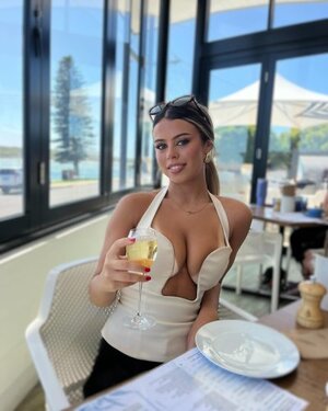 Amelie Browne nude 11