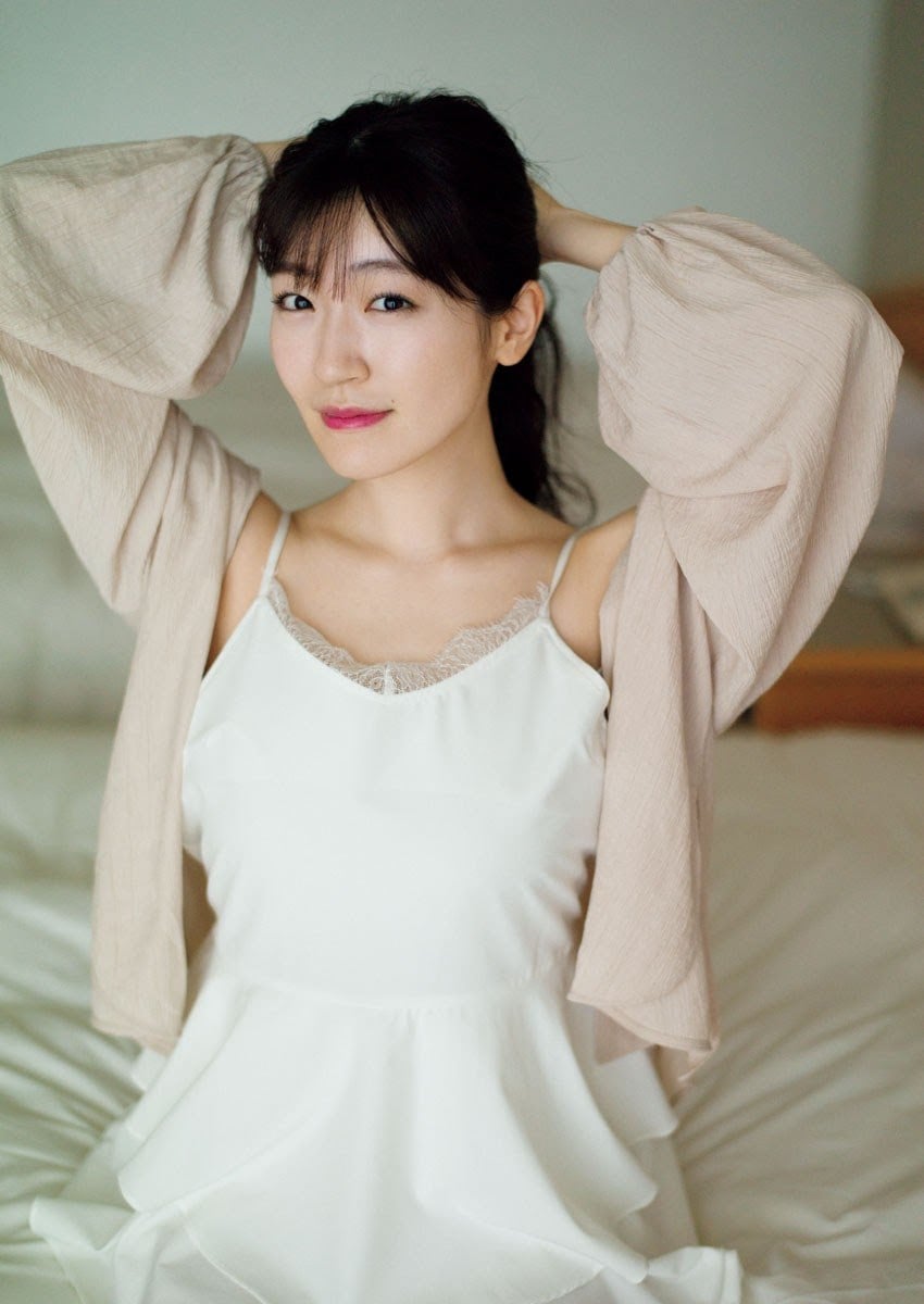Ami Maeshima nude 5