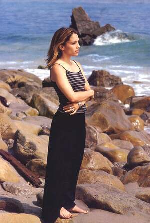 Amy Jo Johnson nude 8