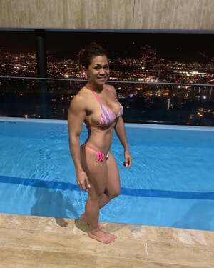 Amy Muscle nude 11