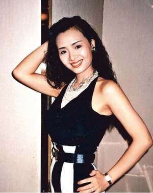 Amy Yip nude 8