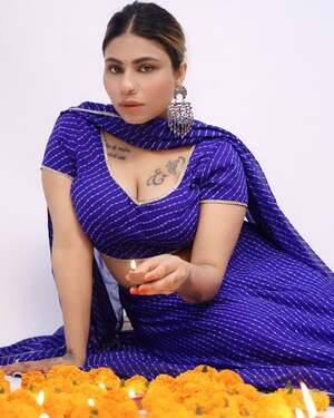 Anam Khan nude 10