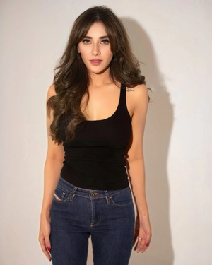 Angela Krislinzki nude 11