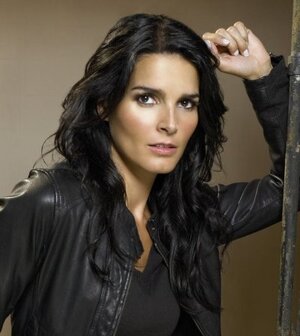 Angie Harmon nude 11