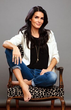 Angie Harmon nude 12