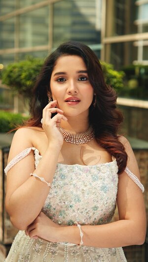 Anikha Surendran nude 9