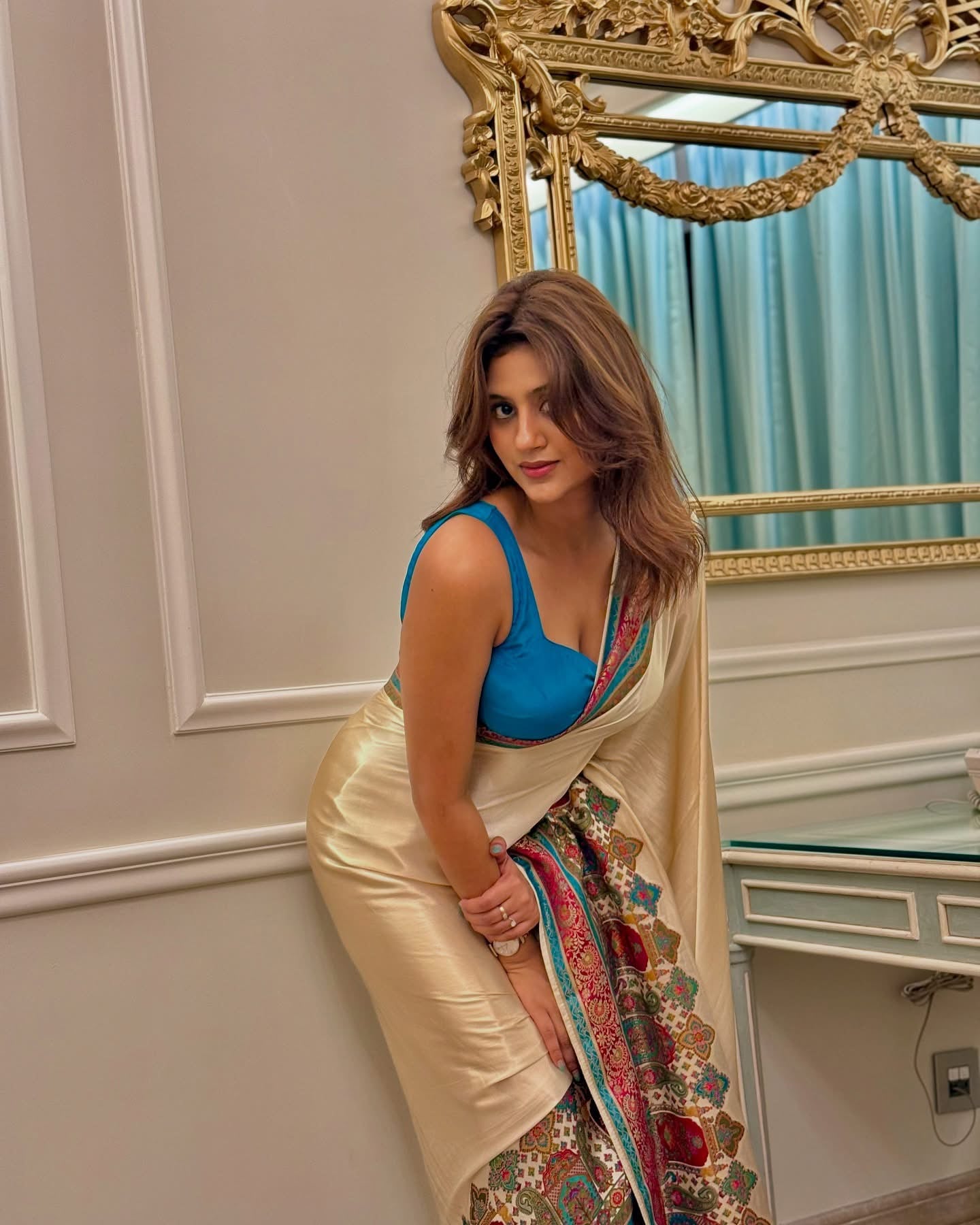 Anjali Arora nude 4