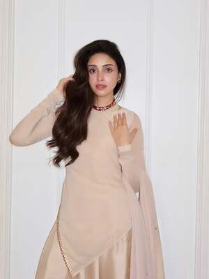 Anmol Baloch nude 9