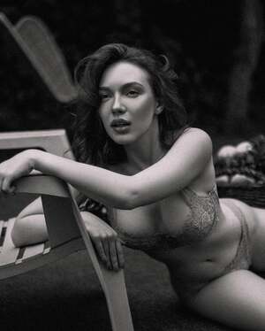 Anna Braveheart nude 5