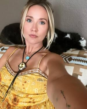 Anna Camp nude 9