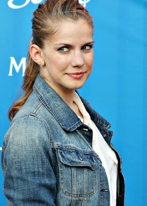 Anna Chlumsky nude 8