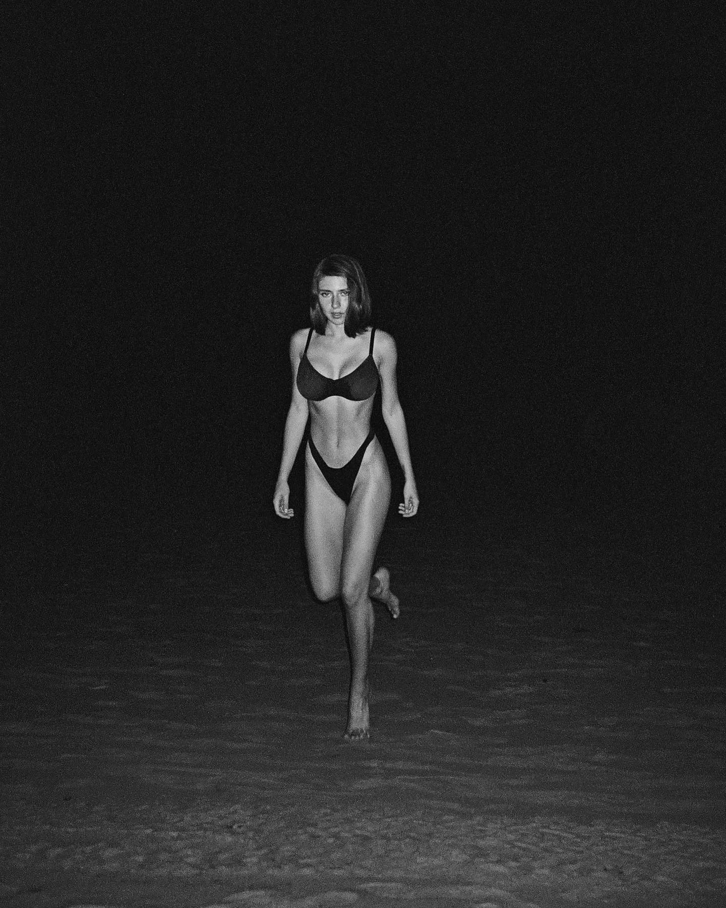 Anna Dubowick nude 4