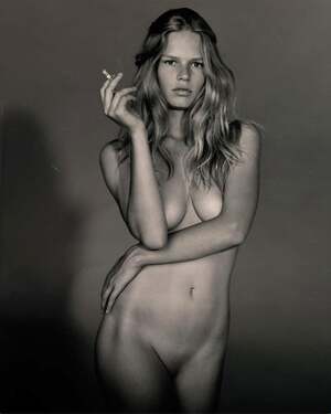 Anna Ewers nude 9