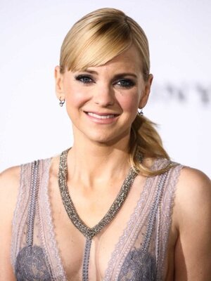 Anna Faris nude 11