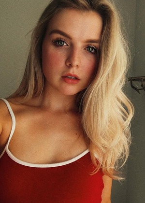 Anna Grace Barlow nude 5