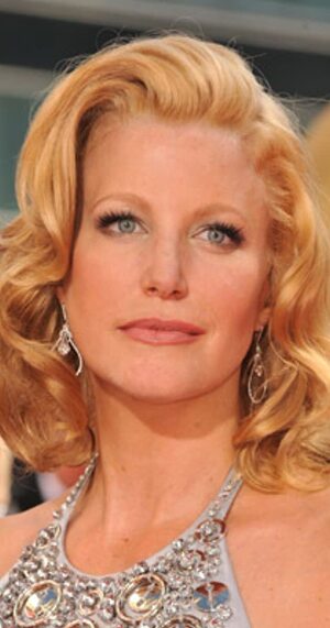 Anna Gunn nude 5