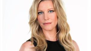 Anna Gunn nude 8