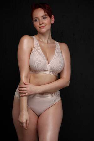 Anna Seregina nude 3