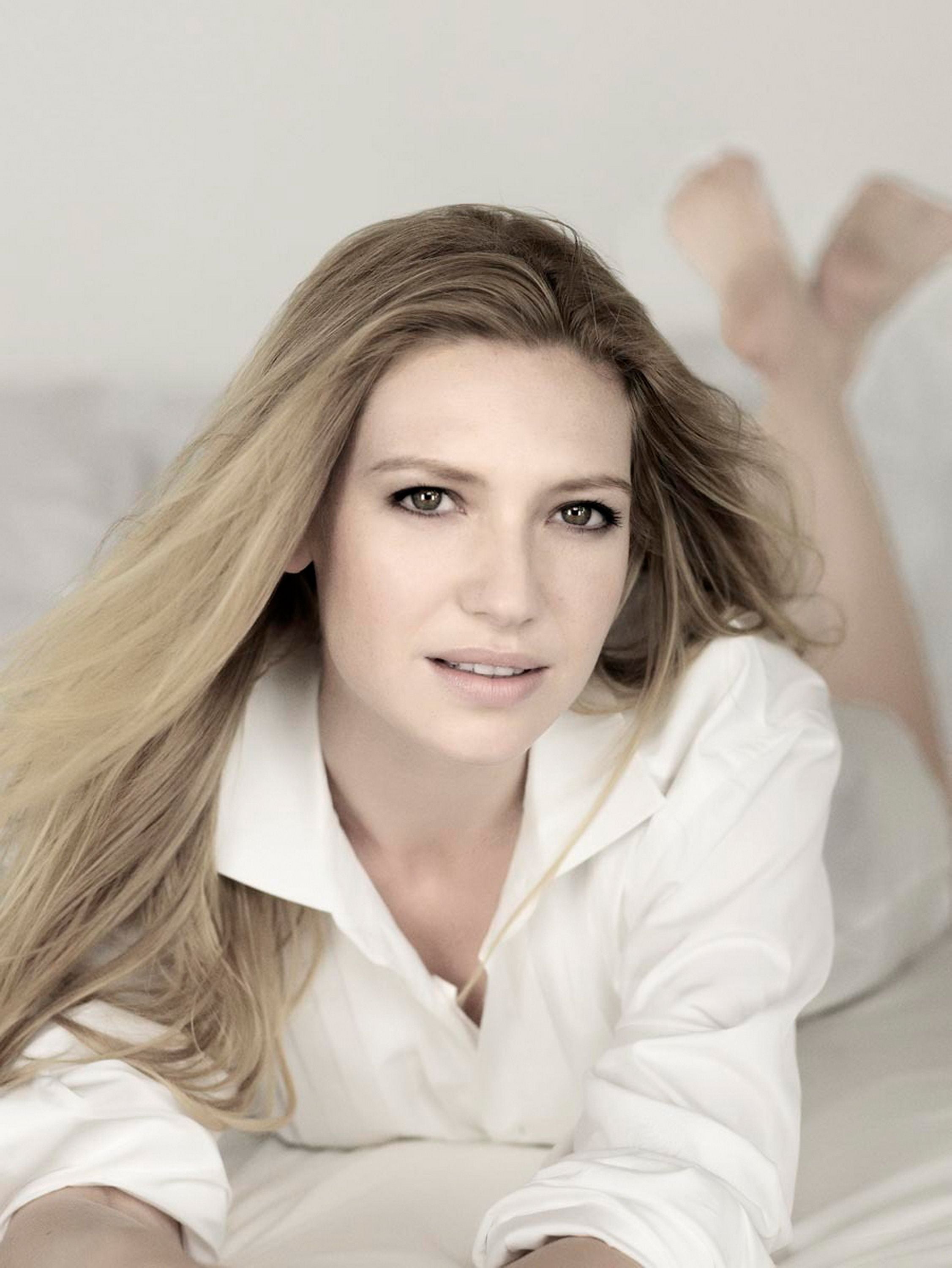 Anna Torv nude 12