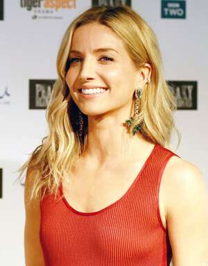 Annabelle Wallis nude 9