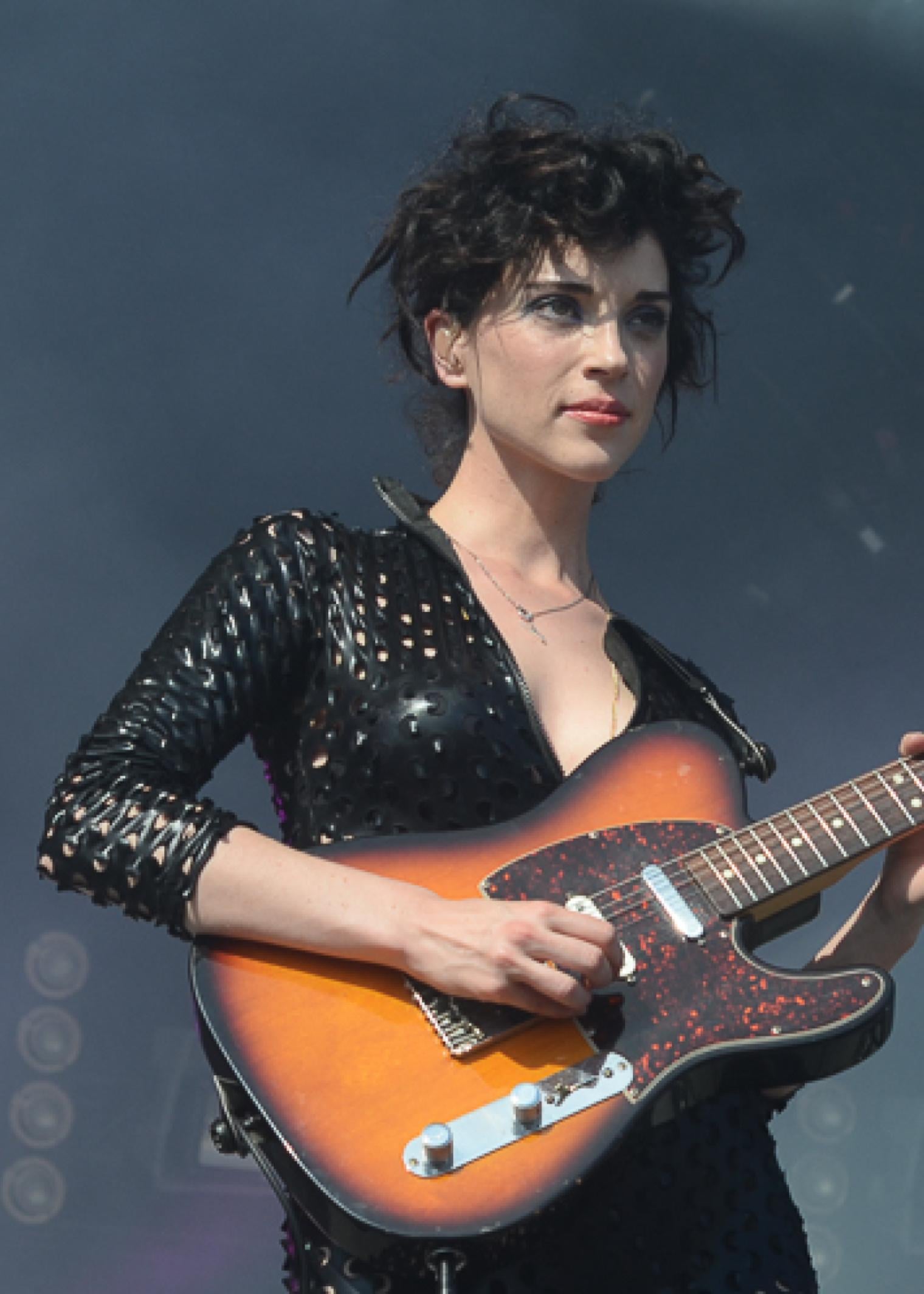 Annie Clark nude 5