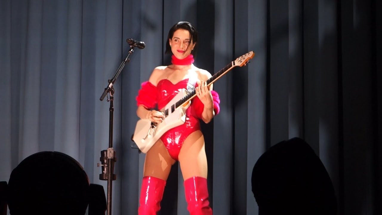 Annie Clark nude 6