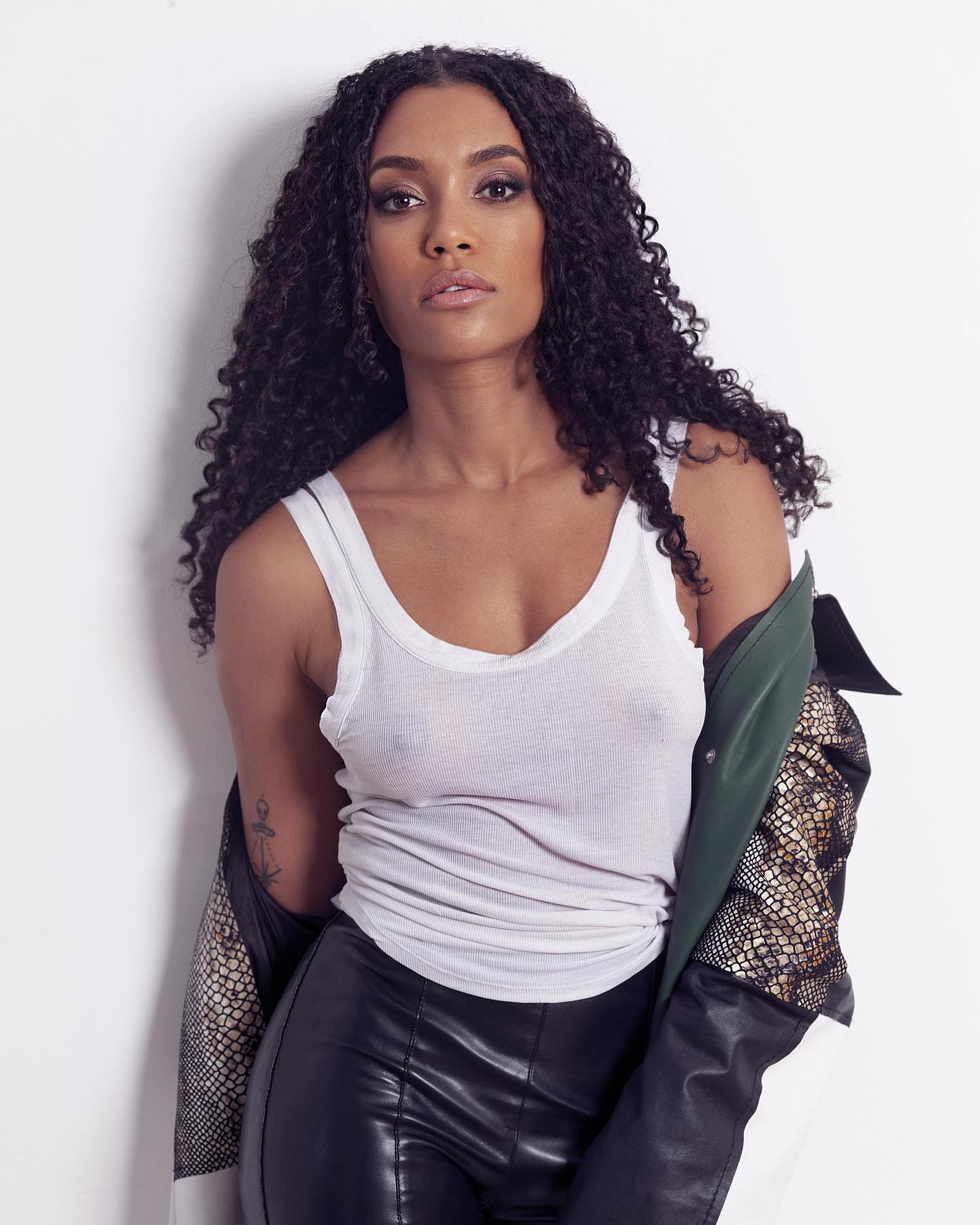 Annie Ilonzeh nude 6
