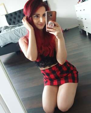 AnnieFuchsia nude 10