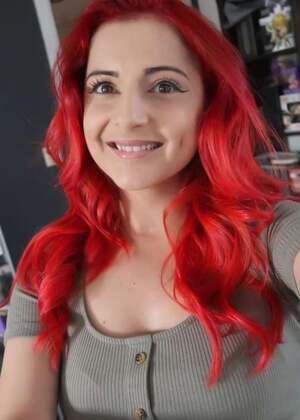 AnnieFuchsia nude 5