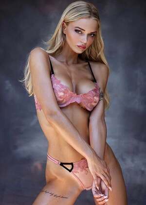 Anouchka Lou nude 2