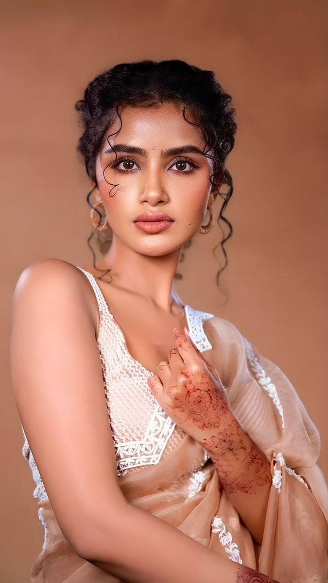 Anupama Parameswaran nude 11