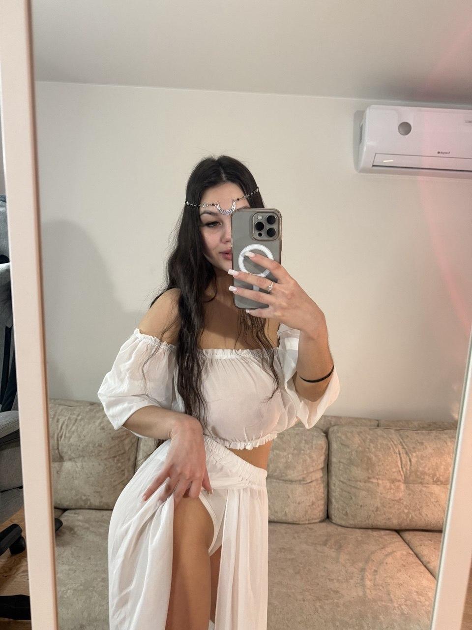 Anuric Briny nude 4