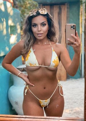 AraQueenBae nude 8