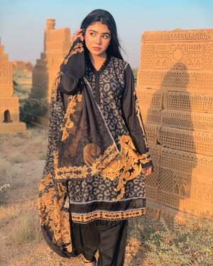 Areeka Haq nude 3