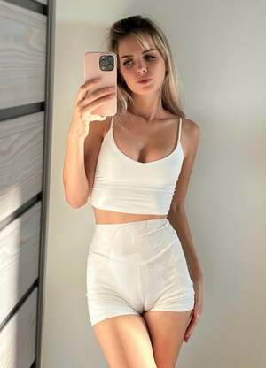 Aria Vivan nude 3