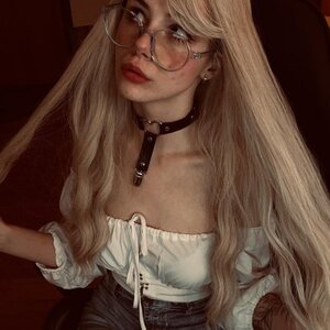Ariana Ess nude 11