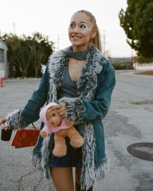 Ariana Grande nude 11