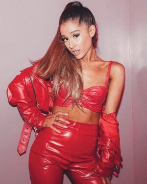Ariana Grande nude 3