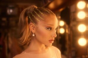 Ariana Grande nude 7
