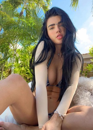 Ariana James nude 8