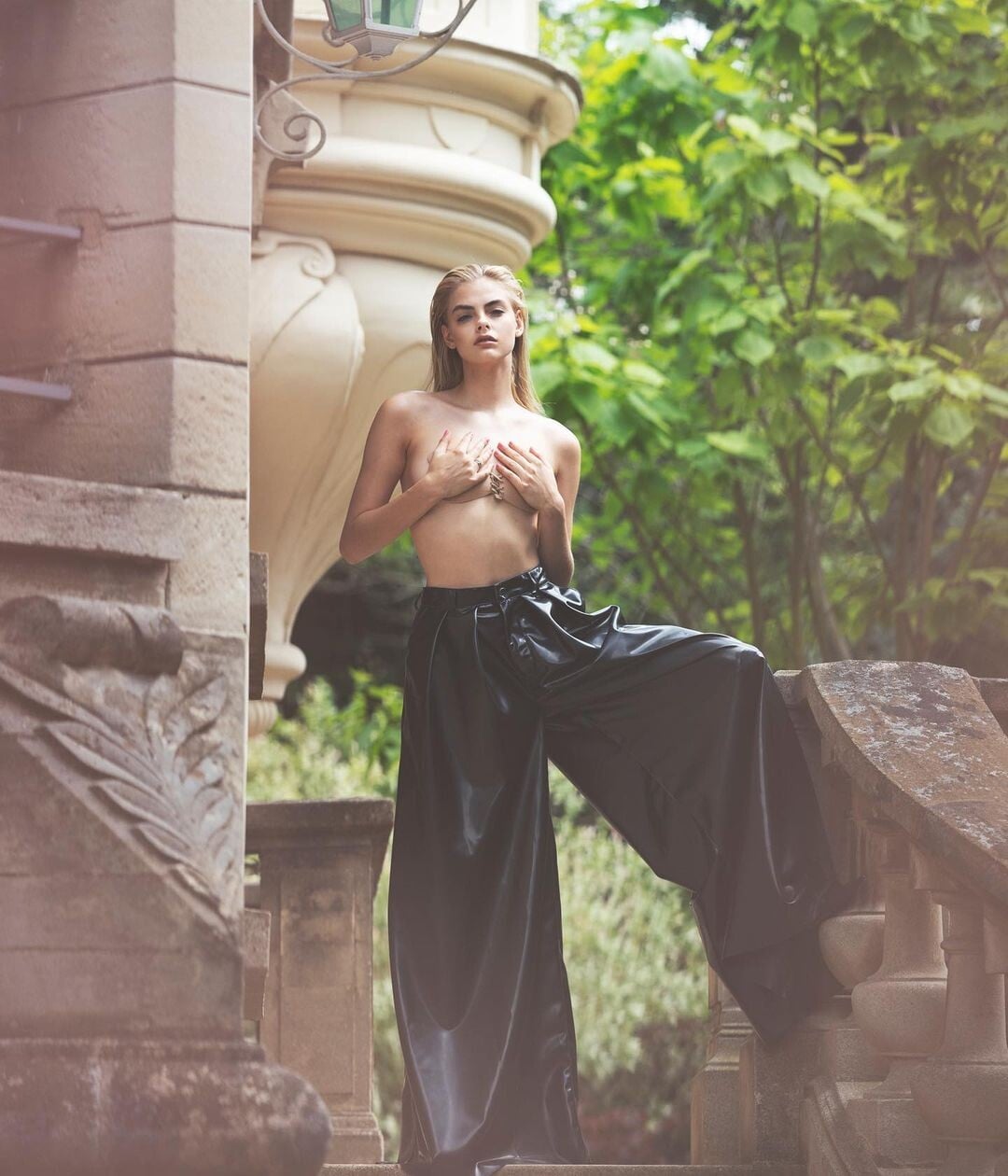Ariel Himbeault nude 12