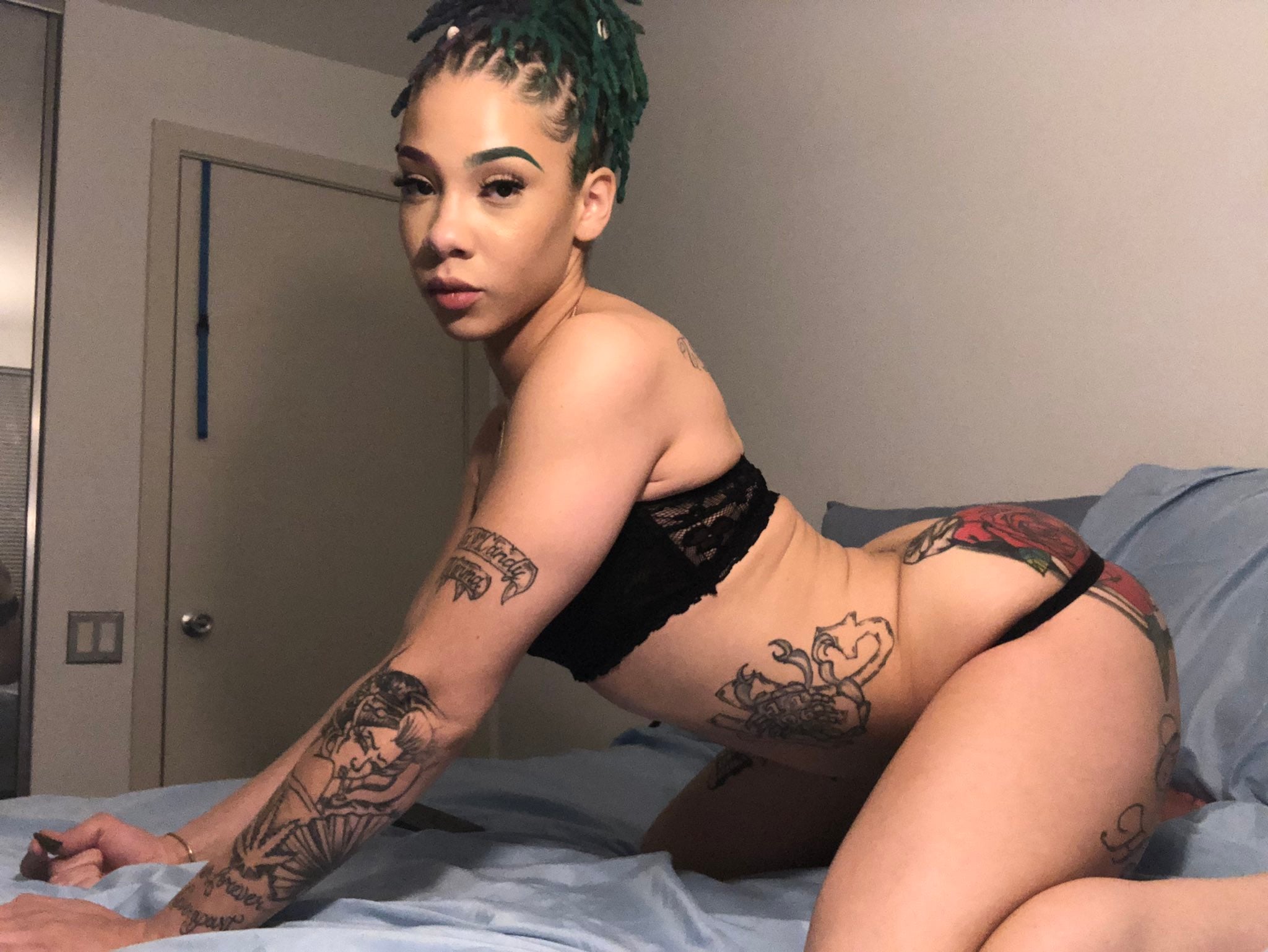 Ariel Robinson nude 3