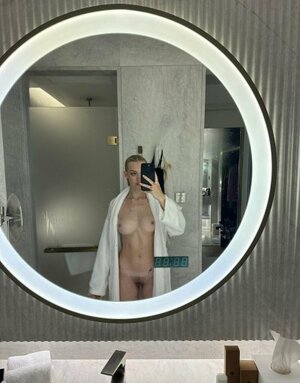 Ariesia nude 9