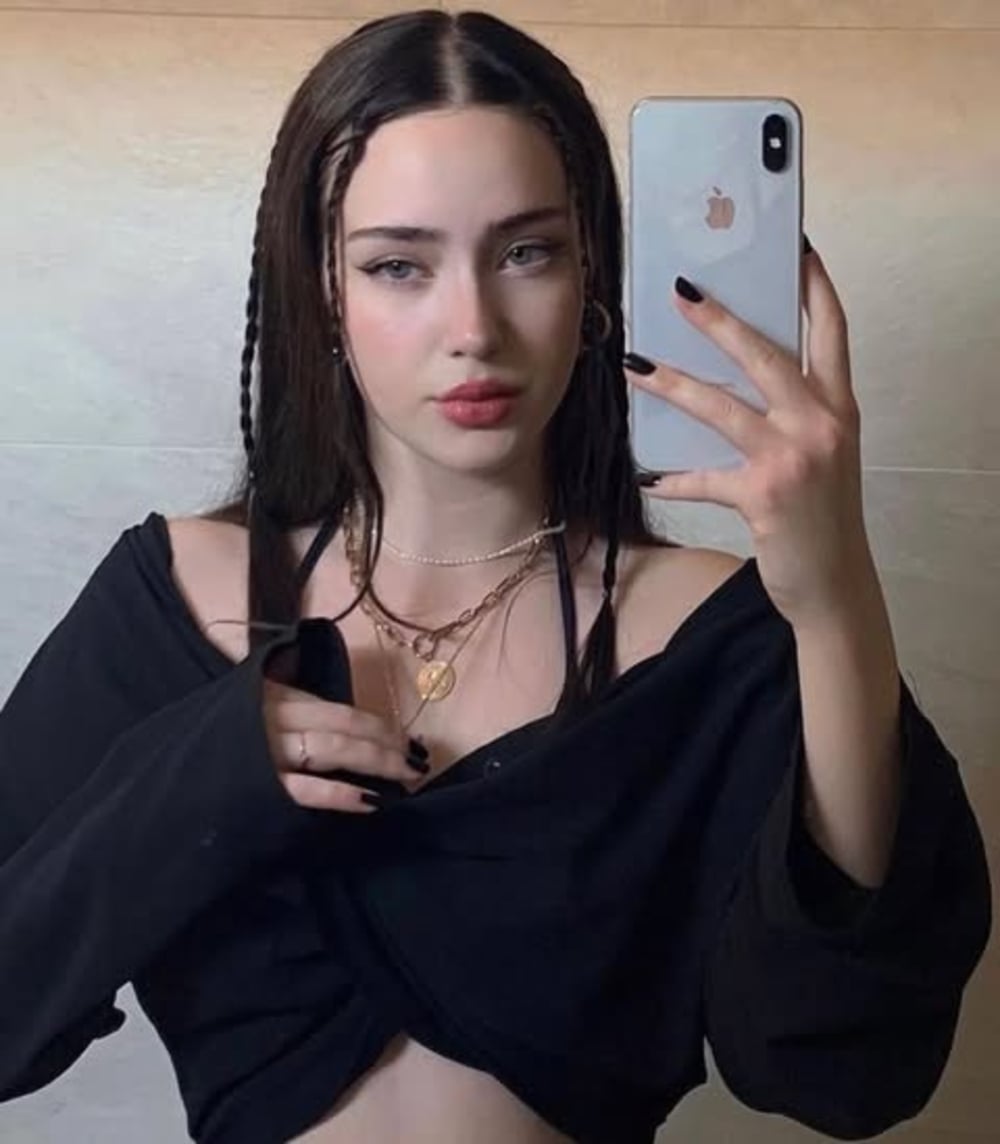 Asya Yavuzcetin nude 8