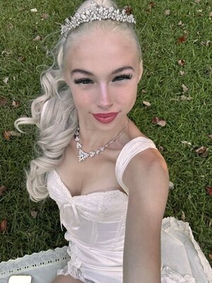 Aurora Vixen nude 7