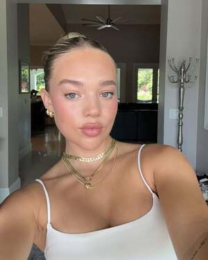 Avery Kroll nude 9