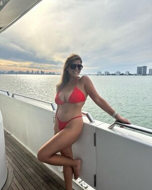 Avery Leigh nude 4