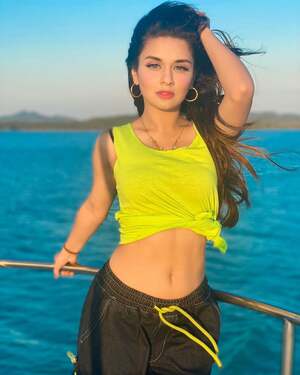 Avneet Kaur nude 6